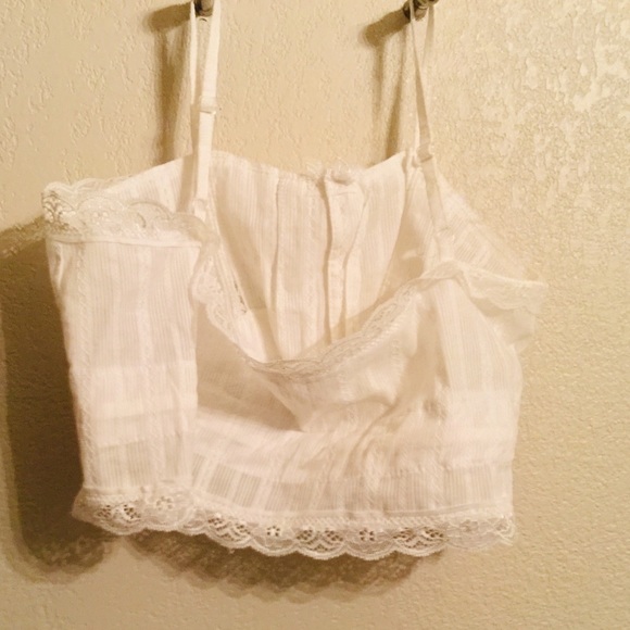 White lace crop top with pearl accents - Picture 3 of 3